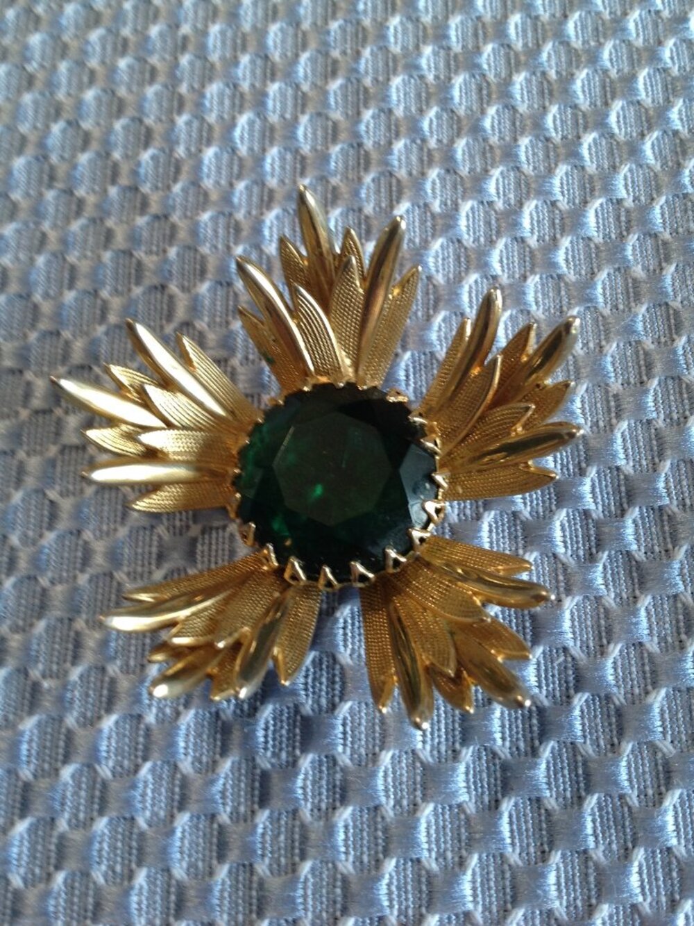 Vintage Capri Flower Green Glass Stone Center Necklace Pendant